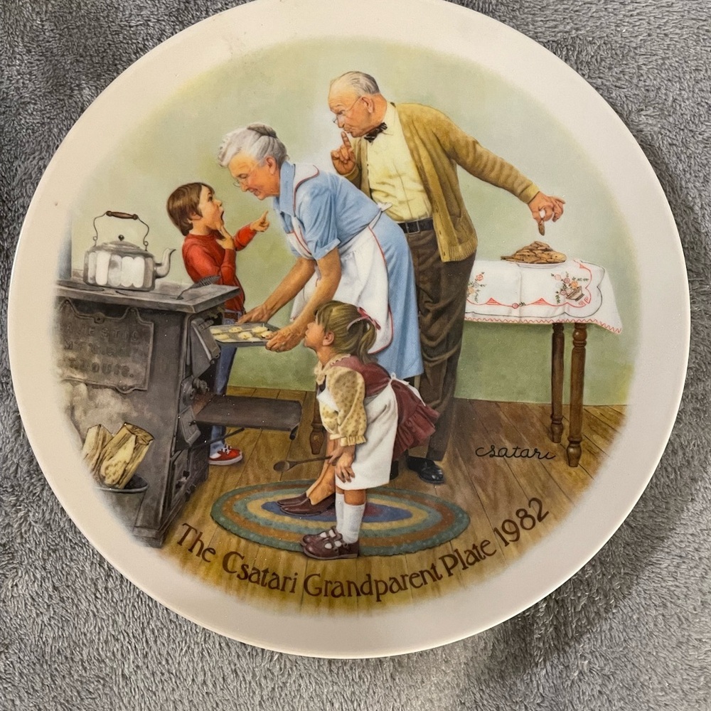 Grandparent Plate 1982 - Multicolor Decorative Collectors Plate Knowles